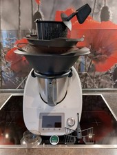 Thermomix TM5 mit viel Zubehör + Rezept-Chip – guter Zustand, Messer fast neu