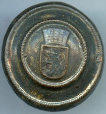 ABZEICHEN FÜR DEN TSCHAKO (HELM) DER SCHUTZPOLIZEI BERLIN 1947-1951