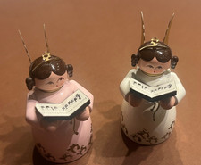 2x Alt Holz Engel Sänger Figuren bunt Weihnachten Dekoration 7cm Sammlerstücke