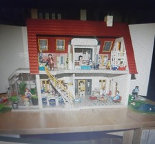 Playmobil 4279 Wohnhaus mit Terrasse und Wintergarten....insgesamt 24 Figuren