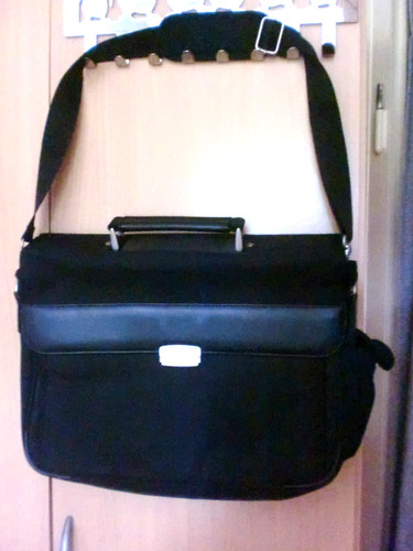 Schwarze aktentasche mit - schwarze,