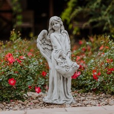 Engel mit Blumenkorb