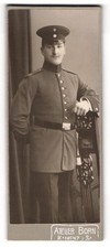 Fotografie Atelier Born, Kamenz i.Sa., Junger Soldat in Uniform mit Schirmmütze 