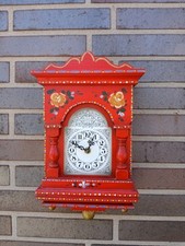 Kleine Wanduhr mit sehr schöner Bauernmalerei (handgemalt) u. HECHINGER Quartzwk