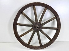 Altes antikes Wagenrad Holzrad