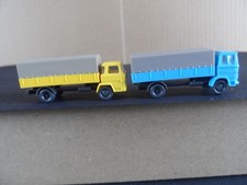 2 kleine LKW Fahrzeug