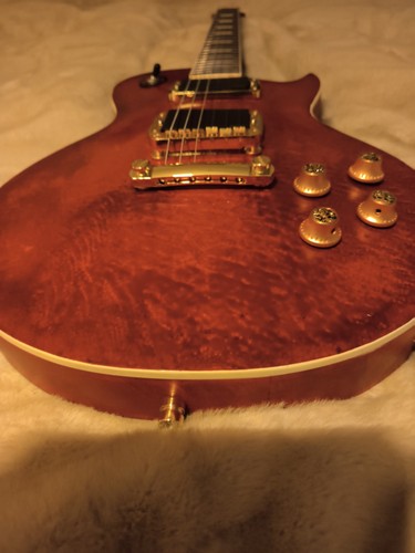 Selbstgebaute gitarre les - im,