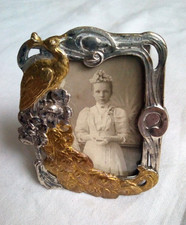 TOP kleiner vergoldeter - versilberter Stand Bilderrahmen um 1900 PFAU