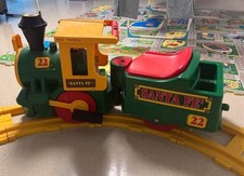 PEG Perego SANTA FE Kinder eZug Eisenbahn eTrain Lokomotive Grün/Gelb/Rot + TOP