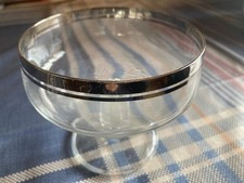 verschiedene Gläser mit