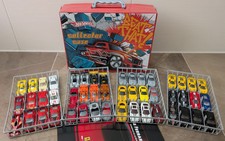 HOT WHEELS Sammelkoffer (Collector Case) + 48 Ferrari Spielzeugautos + Kataloge