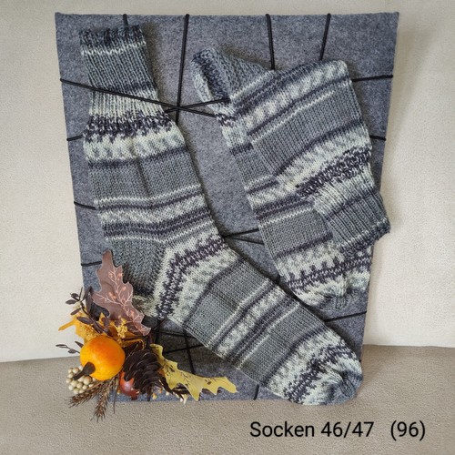 Handgestrickte wollsocken - ,