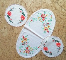  DDR Deckchen Konvolut 3 Stück 45cm Rund 18cm Polyester OMAS SCHRANK Landhaus 