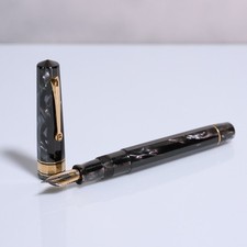 Omas Paragon – Grey Celluloid Füllhalter Pre-Owned