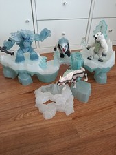 Schleich ELDRADOR - Eislandschaft - Eisgigant - Säbelzahntiger - Eisbär - Wolf