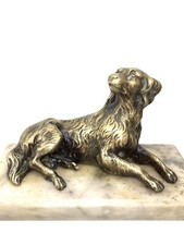 Bronze Hund auf Marmorsockel