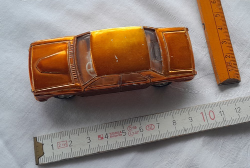 Altes russisches spielzeugauto - altes,