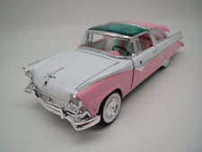 Road Legends  Ford Fairlane Crown Victoria  "1955"  (rosa/weiß) 1:18 ohne Vp.!
