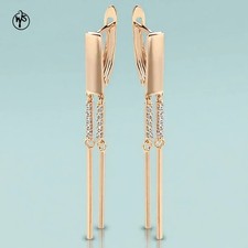 Lange Ohrringe mit weißen