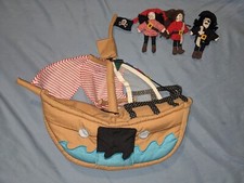 Oskar und Ellen Pirat Stofftier mit kleinen Piratenpuppen