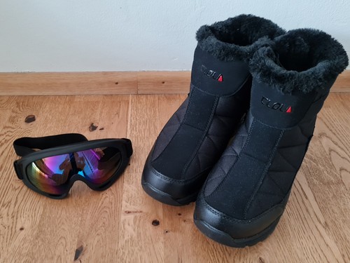 Winterschuhe und skibrille - und,