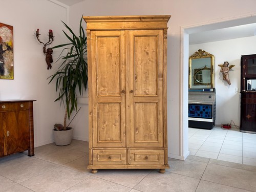 Bäuerlicher kleiderschrank - bäuerlicher,