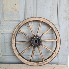 C6266 Massives, altes Wagenrad