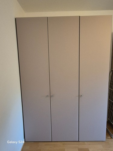 Kleiderschrank pastell