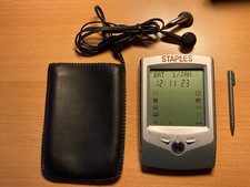 Nostalgie PDA "Staples" mit Hülle, Stift und Kopfhörern