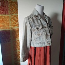 Cropped verwaschene Jeansjacke hellblau biker-stil Nieten. Miss Selfridge, 42