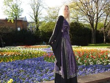 Elbenkleid in lavendel-schwarz mit seitlicher Schnürung in XS