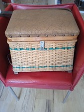 Angeln, Angelausrüstung, alte Sitzkiepe mit Geflecht, Angel.