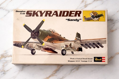 Revell douglas skyraider - a-1h,