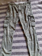 Hollister Camouflage  Cargo Hose 32/30 , Kleiner Fleck Rechts Hinten Hosenbein