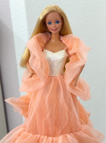 Barbie peaches cream fashion - peaches,