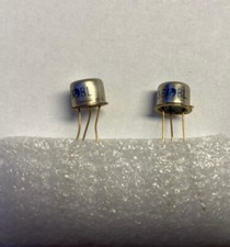 2x Si-NPN-Transistor von VEB Typ SF123, 66 V / 100 mA / 600 mW, NOS Für Endstufe