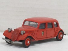 Citroen 11 B Traction Avant Feuerwehr / Pompiers in rot ohne Box Dubray 1:43