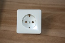 Jung ST 550 Serie Steckdose Blende in cremeweiß