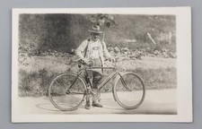 Mann mit Torpedo Fahrrad Foto