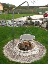 Schwenkgrill Edelstahl Grillgalgen Set 60 cm Grillrost Bodenhülse Dreibein