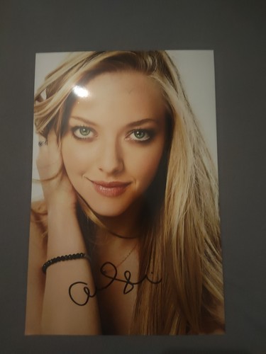 Amanda seyfried person - amanda, in-person