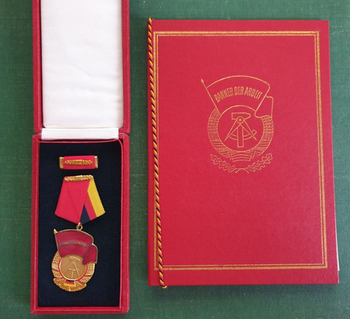Ddr medaille urkunde - +,