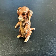 alte kl. Metallfigur Metallguß sitzender Hund apportierend Optik Wiener Bronze