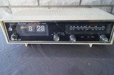 Gepflegter,älterer Klappzahlenwecker-Uhrenradio -Falster-RD  500-funktioniert