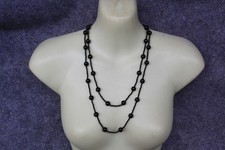 HALSKETTE CA. 114 CM SCHWARZ AUS RUNDEN PERLEN AUS KUNSTSTOFF