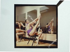 NACKTE BALLETT-TÄNZERIN BEIM TRAINING Aktfoto * Vintage 60s LILO KORENJAK Dia #1