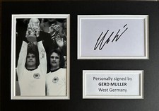 GERD MULLER SIGNIERTE WEISSE KARTE IN A4 WESTDEUTSCHLAND HALTERUNG DISPLAY + NACHWEIS