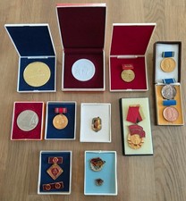 14 DDR Medaillen Orden Abzeichen im Etui Konvolut