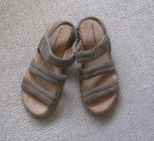 Neuw. ! Leder Sandalen von Hush Puppies, khaki Gr. 39