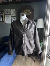 Dunkelbraune Lederjacke